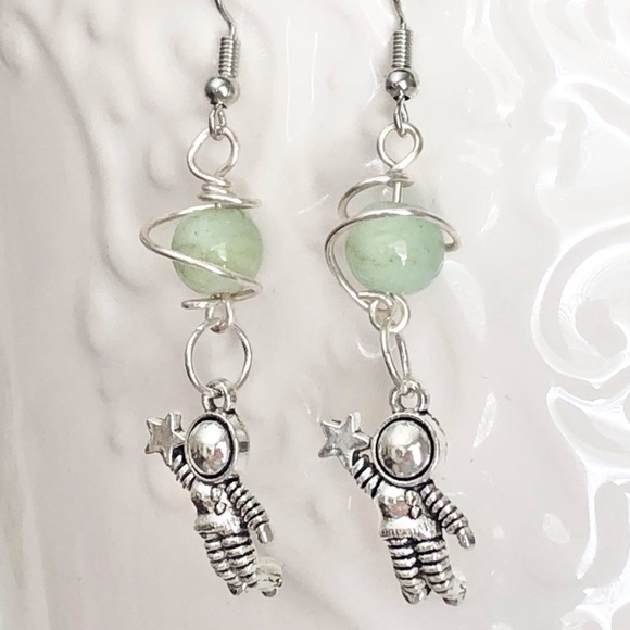 New Hand Wrapped Wire Silver Mint Green Planet Astronaut Star Space Earrings - Picture 5 of 14
